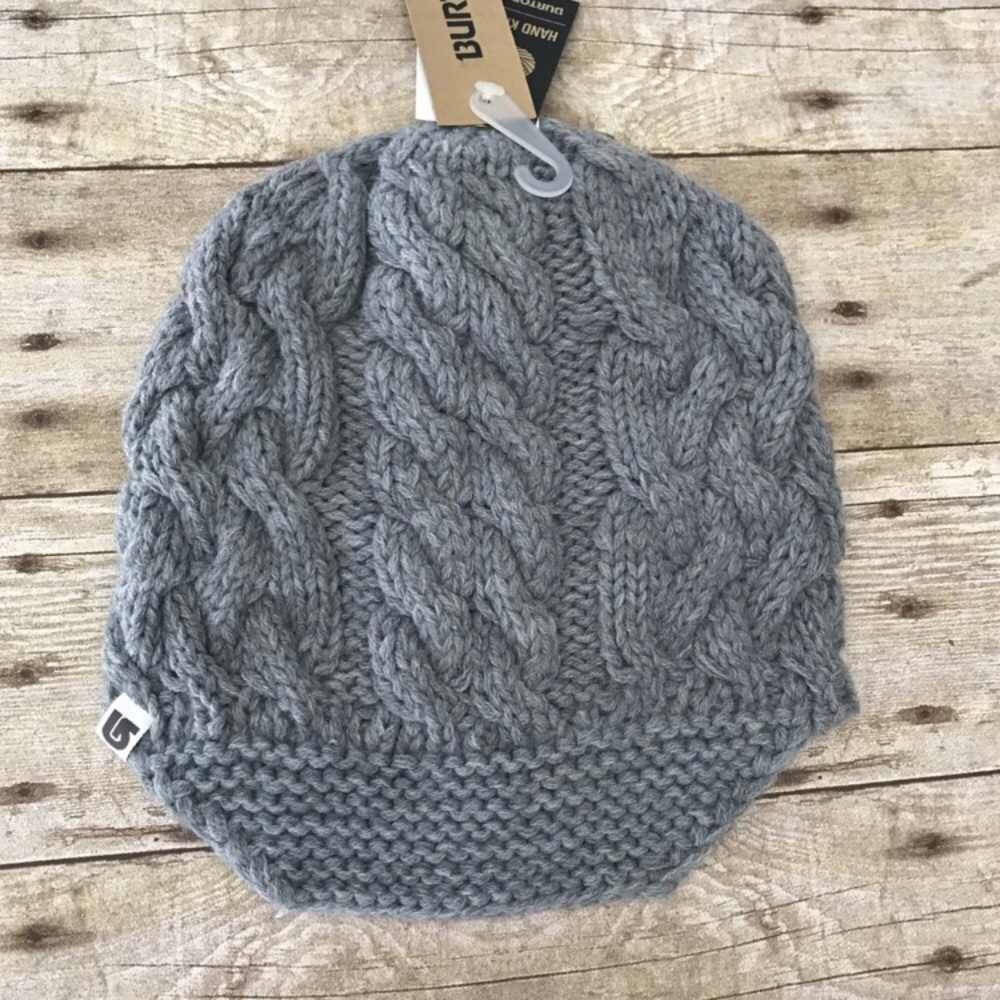 NWT gray knitted burton beanie